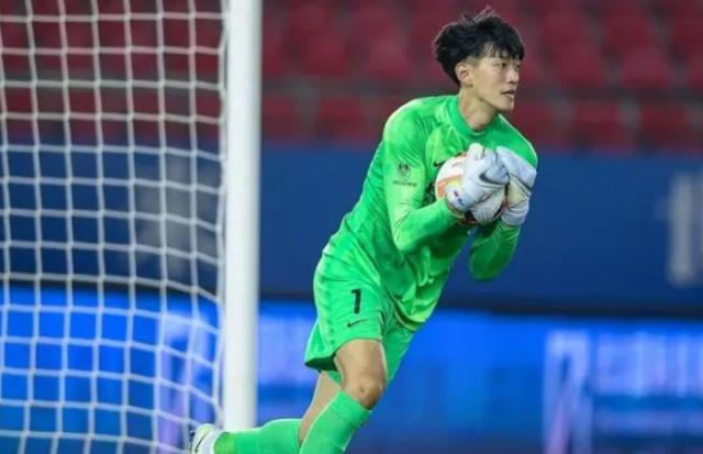 pp电子试玩-4神扑+拒点!颜国门再扮定海神针 海港取分全靠他